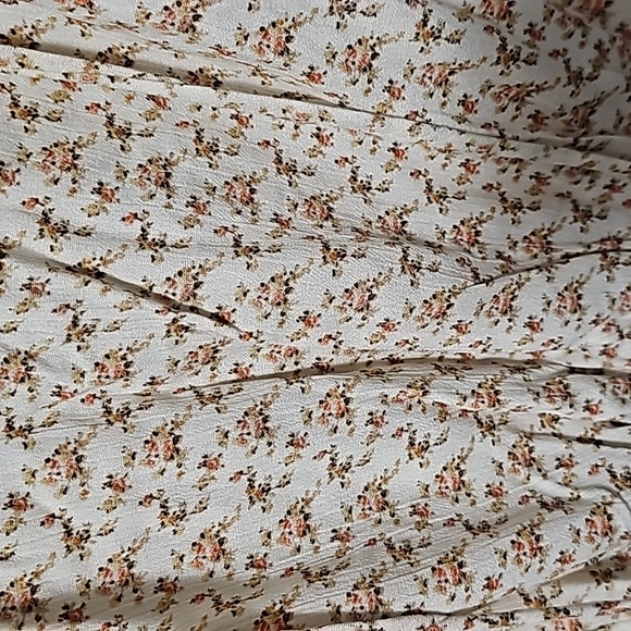 Ruffle Floral Top - Picture 2 of 4